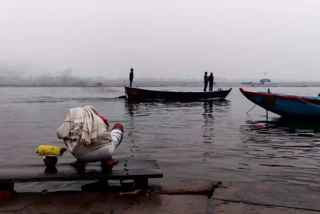 illegal Diesel Boats in varanasi river