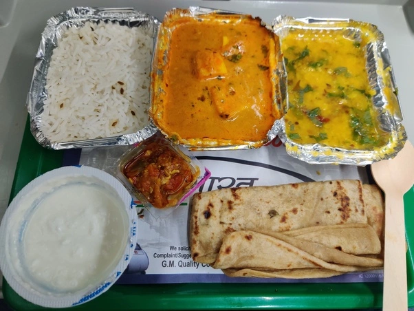 Vande Bharat Train Varanasi to Delhi food
