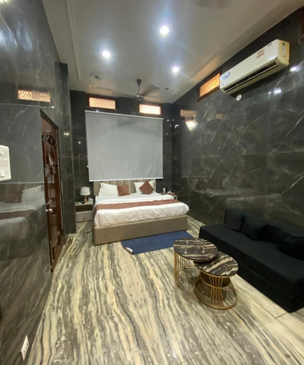 Budget family hotel in varanasi